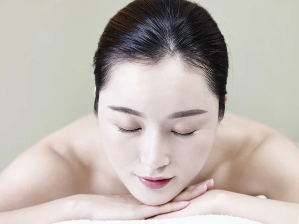 Portrait of young asian woman — Stock Photo, Image