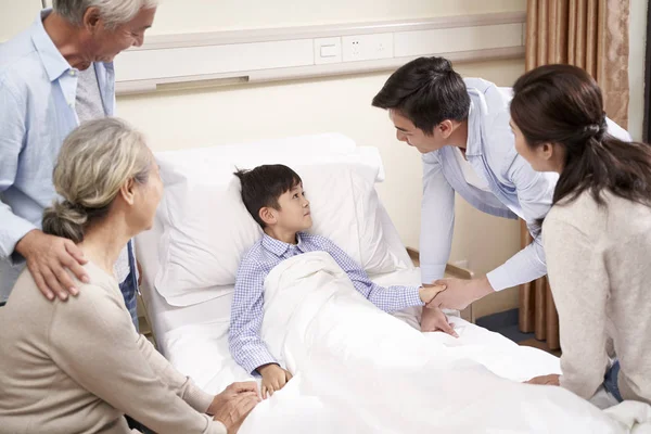 Asian parents and grandparents visiting hospitalized child — 스톡 사진