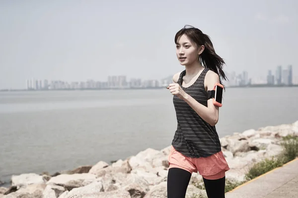 Joven Asiático Mujer Corriendo Jogging Aire Libre Por Mar — Foto de Stock