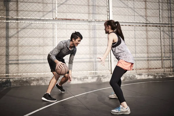 Jeune Asiatique Adulte Homme Femme Avoir Amusant Jouer Basket Sur — Photo