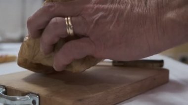 Solucanlı geleneksel Sardunya peyniri. Casu Marzu, Piophila Casei larvalı sardunya peyniri. Yasak ve yasadışı.