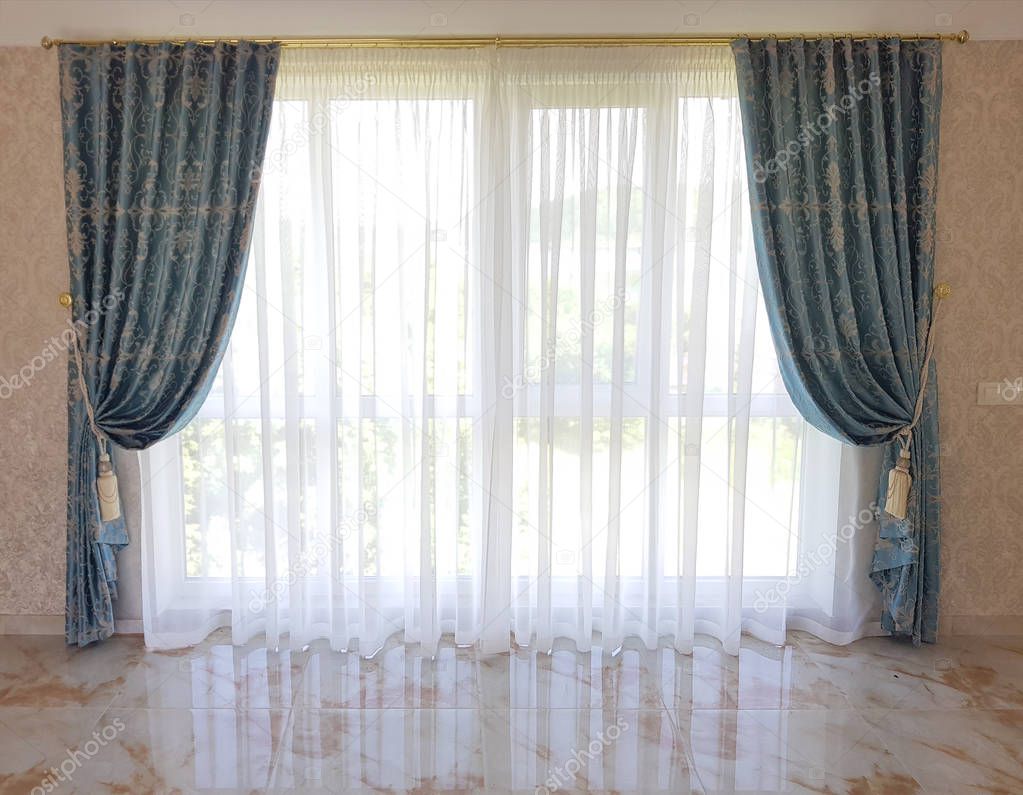 curtains and tulle in a classic style