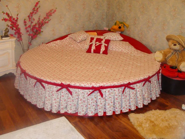 Bett Mit Bettdecke Schlafzimmer — Stockfoto