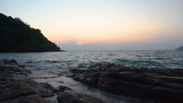 Man Walking Rock Ocean Shore Tropical Island Look Ocean Sunrise — Stock video