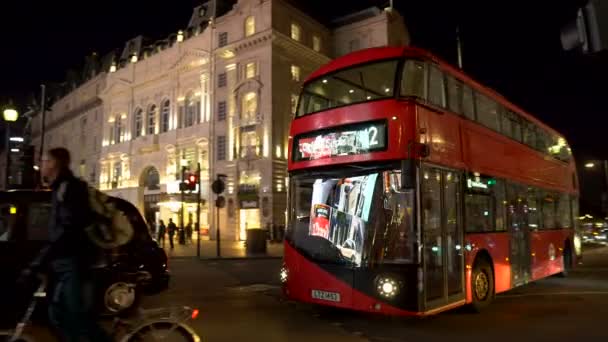 Tráfico Piccadilly Circus Por Noche Londres Reino Unido Junio 2019 — Vídeos de Stock