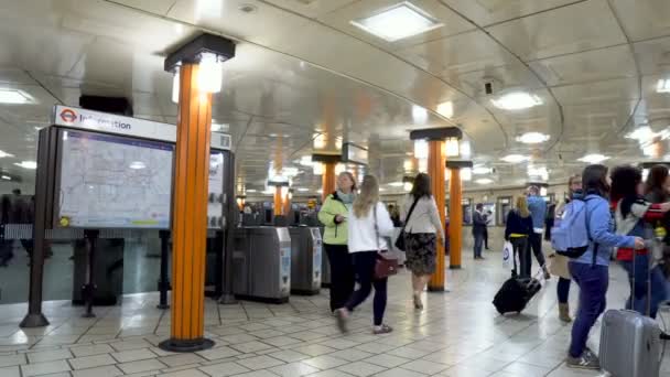 Circular Piccadilly Circus Metro Station Londres Reino Unido Junho 2019 — Vídeo de Stock