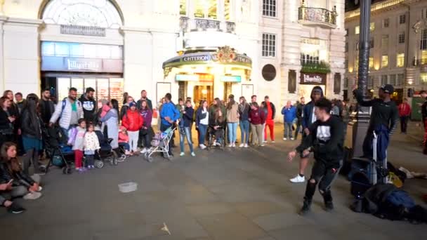 Londra Piccadilly Meydanı Nda Sokak Sanatçısı Dansı Haziran 2019 — Stok video