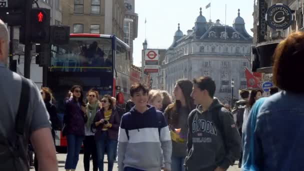 Foules Piétons Marchant Sur Trottoir Dans Centre Ville Londres Royaume — Video