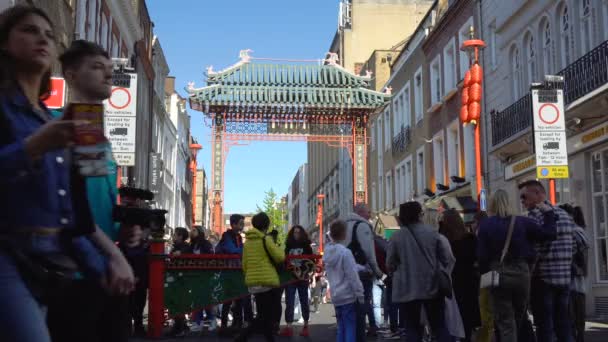 Turistas Asiáticos Chinatown Londres Reino Unido Junio 2019 — Vídeo de stock