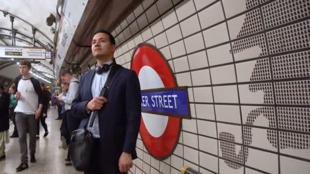 Baker Street Underground Tube Station Συνδεθείτε Στο Λονδίνο Ηνωμένο Βασίλειο — Αρχείο Βίντεο