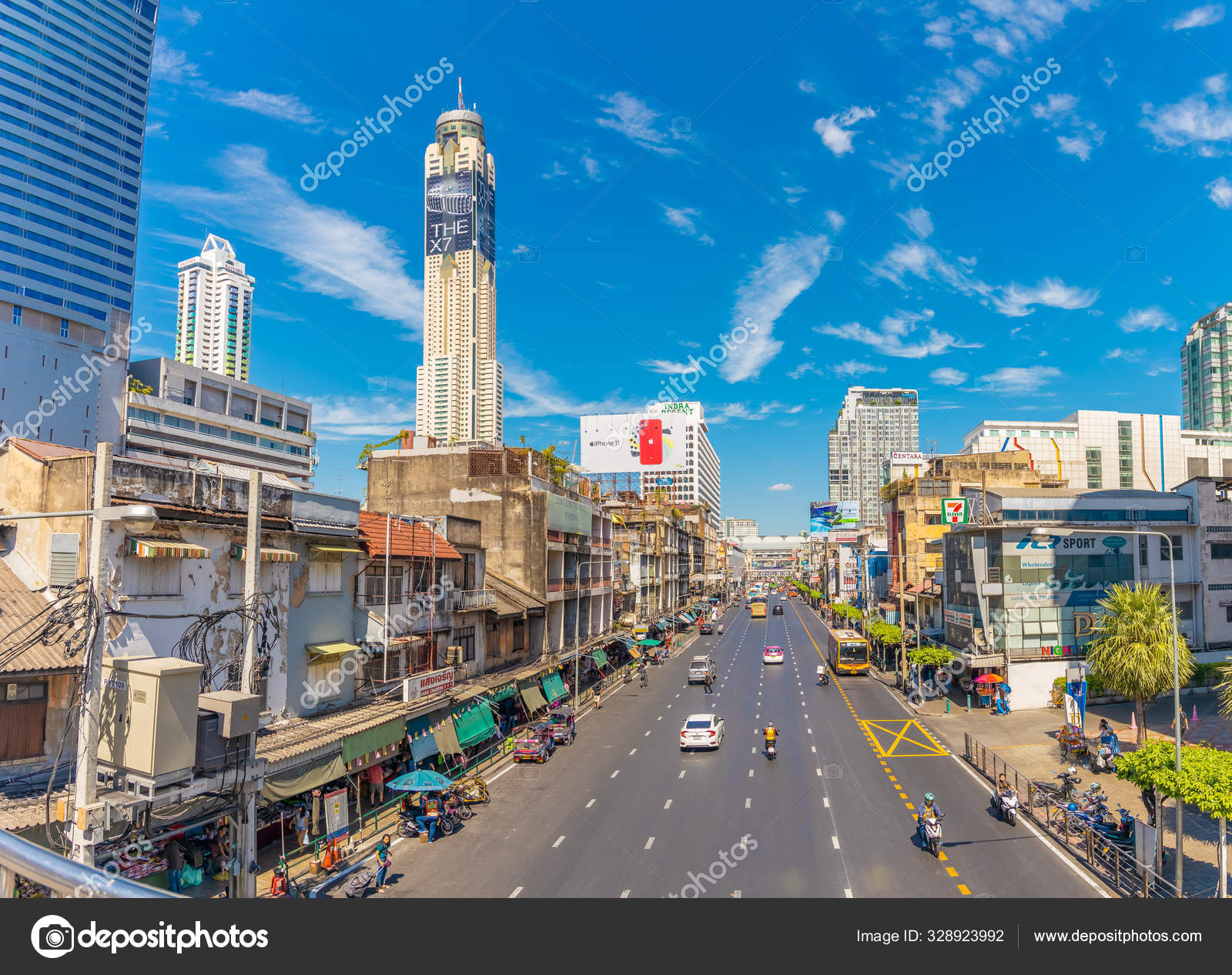 泰国曼谷2019年11月29日曼谷Pratunam购物中心—— 库存社论照片© sirajstock #328923992