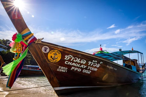 Phi Phi Island Tailandia Noviembre 2019 Barcos Cola Larga Madera — Foto de Stock