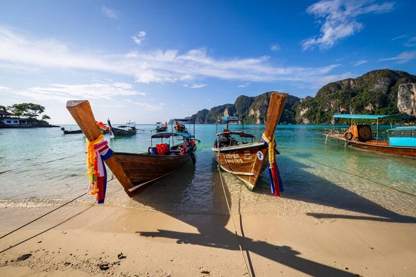 Phi Phi Island Thailand November 2019 Traditionelle Hölzerne Longtail Boote — Stockfoto