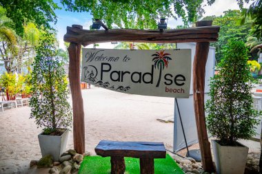 Phuket, Tayland 'da Cennet Sahili giriş kapısı