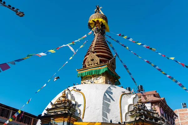 Boeddhistische Heiligdom Omringd Door Lokale Huizen Smalle Steeg Van Kathmandu — Stockfoto