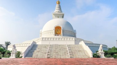 Lumbini, Nepal 'de Majestic World Peace Stupa.