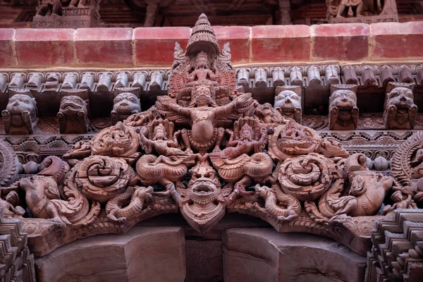 Podrobné Řezby Dřeva Hinduistických Bohů Sochy Starověkých Chrámech Nepálu — Stock fotografie