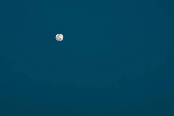 과검은 하늘을 보름달 — 스톡 사진