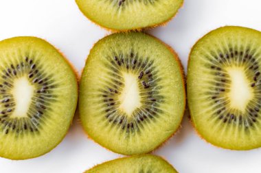 Lezzetli dilimlenmiş Kiwi Top Down. Seçici odak