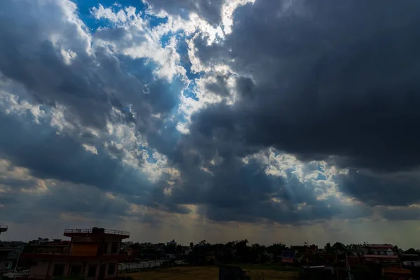 Heavenly Sun Rays Dark Clouds Blue Sky Inglés Enfoque Selectivo —  Fotos de Stock