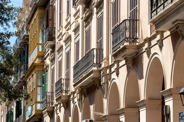 Beautiful old buildings in the historic city of plama de mallorca, spain — Stockfoto