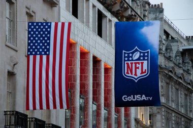 Piccadilly Sirki 'nde Usa ve NFL bayrağı