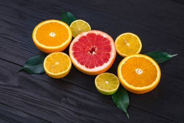 Portakal, greyfurt, limon ve limon kes. Yukarıdan görünüm