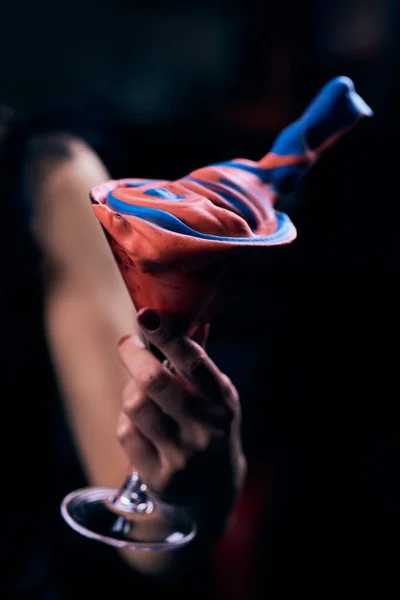 Cocktail Dans Des Plats Cristal Faits Produits Soins Capillaires Rouge — Photo