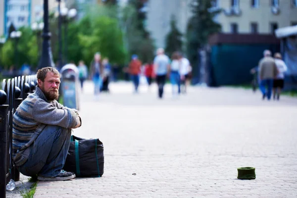 Kyiv Ukraine 2020 Poor Man Asks Money Quarantine Sitting Sidewalk — Stock Photo, Image