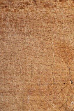 Çizikli kahverengi ahşap doku. Çalışma alanının doğal yüzeyi. Çatlak ve kırılgan. makro fotoğraf. dikey çekim