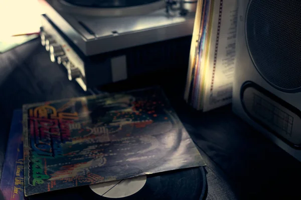 Kiev Ukraine 2020 Vinyl Disc Lies Table Vinyl Player Amplifier — Stock Photo, Image