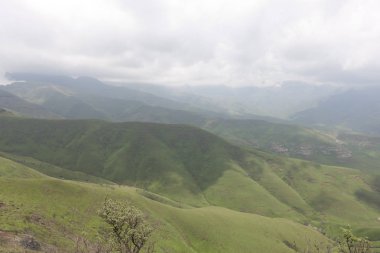 Güney Afrika manzarası bulutlu bir kış gününde