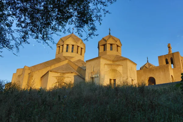 Güneşli Bir Yaz Gününde Gün Batımında Aydınlatıcı Ermenistan George Katedrali — Stok fotoğraf