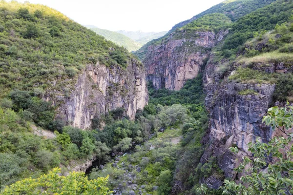 Arménie Paysage Montagne Par Une Journée Été Ensoleillée Photo De Stock