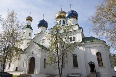 Güneşli bir yaz gününde Belarus Bobruisk Ortodoks Kilisesi