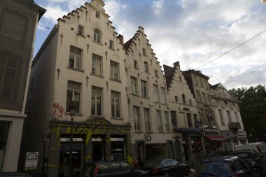 Bulutlu bir bahar gününde Belçika Brüksel şehir manzarası