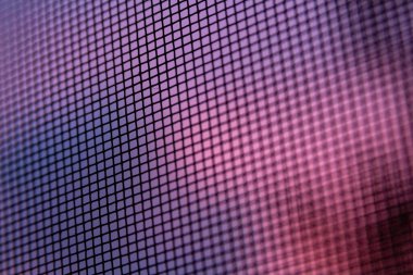 Yaz günbatımında gökyüzüne karşı küçük bir cibinlik.