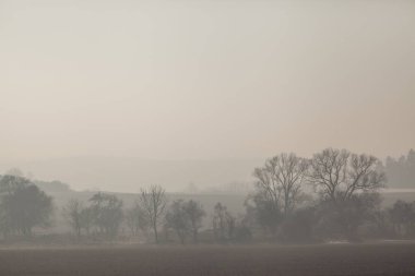 Kışın kar geri kalanı ile manzara