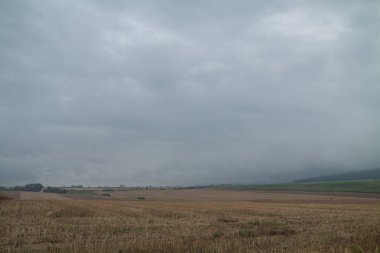 Kırpılmış alan üzerinde yağmur bulutu