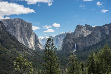 Yosemite Milli Parkı güneşli bir günde