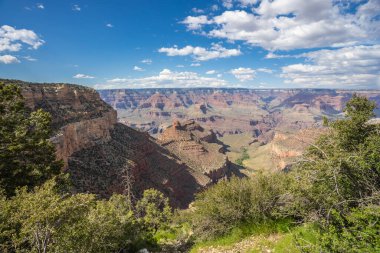 Güneşli bir günde Büyük Kanyon