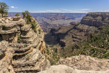 Güneşli bir günde Büyük Kanyon