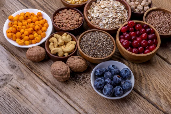 Diferentes Superalimentos Semillas Nueces Granos Arándanos Albaricoques Secos Espino Cerval —  Fotos de Stock