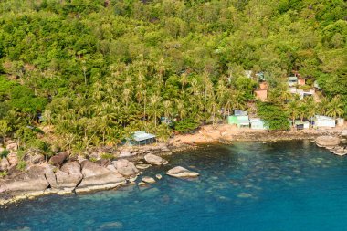 Phu Quoc yakınlarındaki güzel sahil, Vietnam. Turkuaz deniz, tropikal manzara