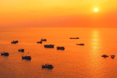 Gün batımında Harbor Körfezi 'nin panoramik manzarası, Phu Quoc, Vietnam