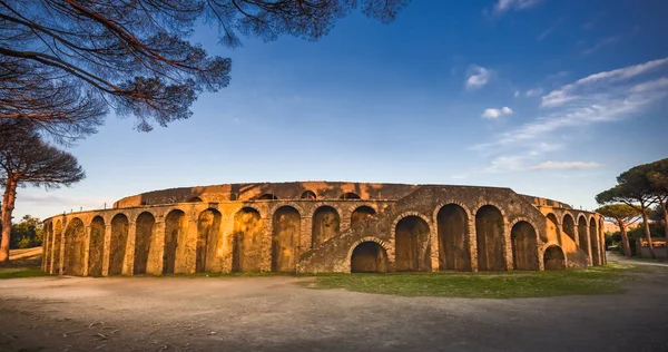 Pompeian Amfitiyatrosunun Panoramik Manzarası Pompeii Antik Roma Şehri Vezüv Yanardağına — Stok fotoğraf