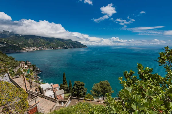 Incredibile Costiera Amalfitana Case Colorate Sulle Colline Mar Mediterraneo Italia — Foto Stock