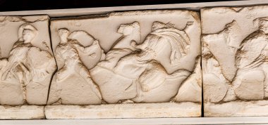 Antik Yunan mimarisi, Bodrum, Türkiye, halicarnassus mozolesi, Anıtmezarın kalıntıları..