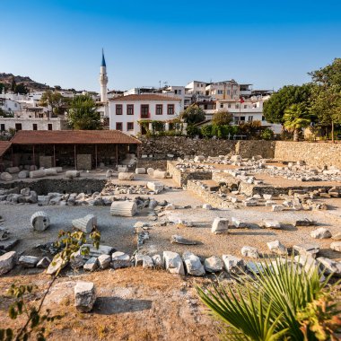 Antik Yunan mimarisi, Bodrum, Türkiye, halicarnassus mozolesi, Anıtmezarın kalıntıları..