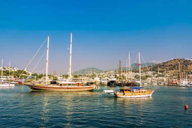 Gün batımında marina manzarası, Bodrum, Türkiye. Yatlı deniz manzarası 